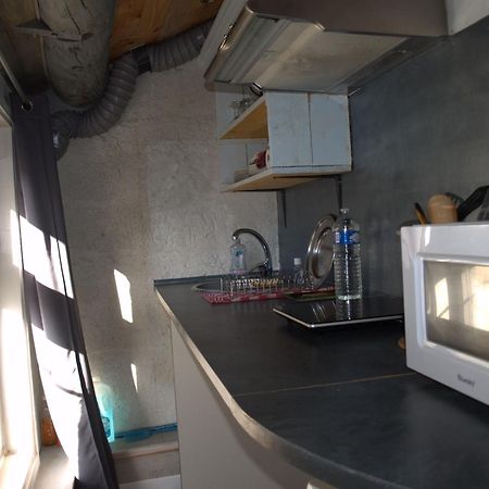 Insolite Studio -La Tour Des Templiers- Montfrin Exterior photo